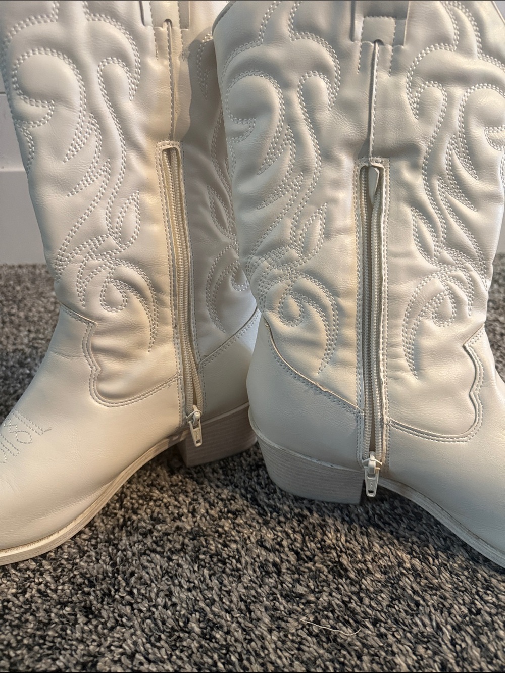 Madden NYC Women’s White Cowboy Boots Size 10 Western Embroidered Mid Calf - Picture 6 of 10